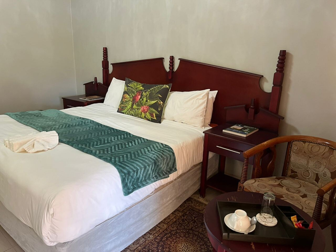 Room 3, Kalimba Guesthouse, Kweneng North