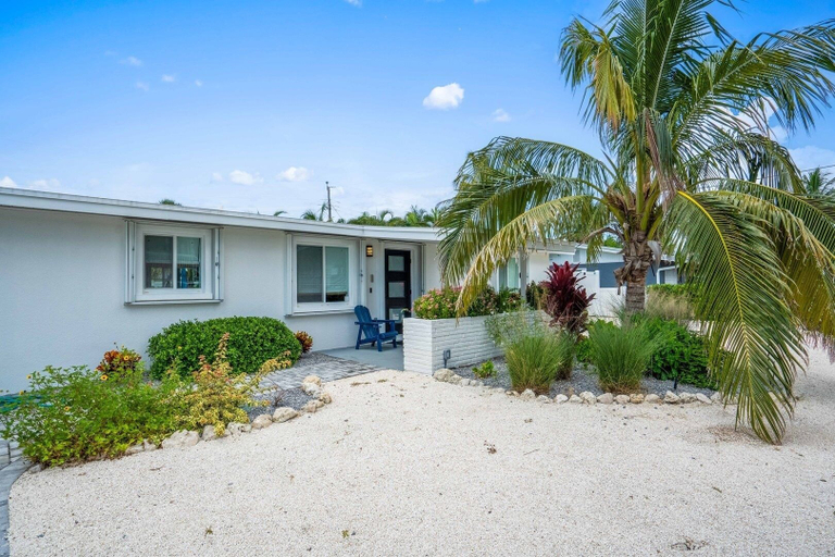 Exterior 5, Livinggood 3 Bedroom Home, Manatee