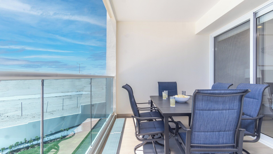 Outdoor dining 5, Distinctive Elegance 2 Bedroom Unit Encantame Viento 202, Puerto Peñasco