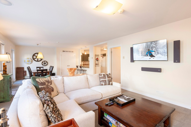 Living area 4, Resort Plaza Condominiums 5002-5025, Summit