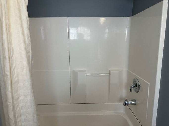 Bathroom 3, Driftwood Motel - Colton, San Bernardino