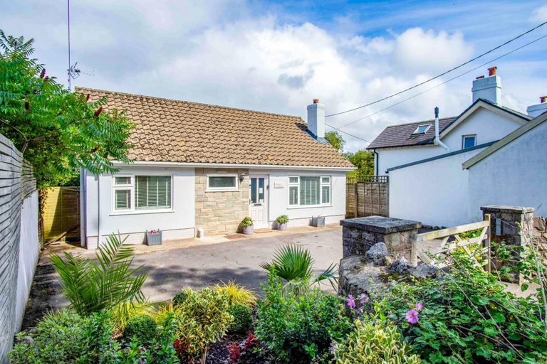 Front of property, Marshmallow - 2 Bedroom Cottage - Oxwich, Swansea