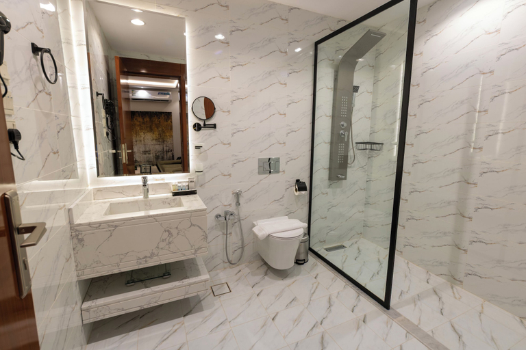 Bathroom 2, Luxury suites Hotel Apartments, Taif