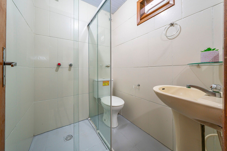 Bathroom 4, AP 25 Ala Canto Gran Residencial Solavir, Bombinhas