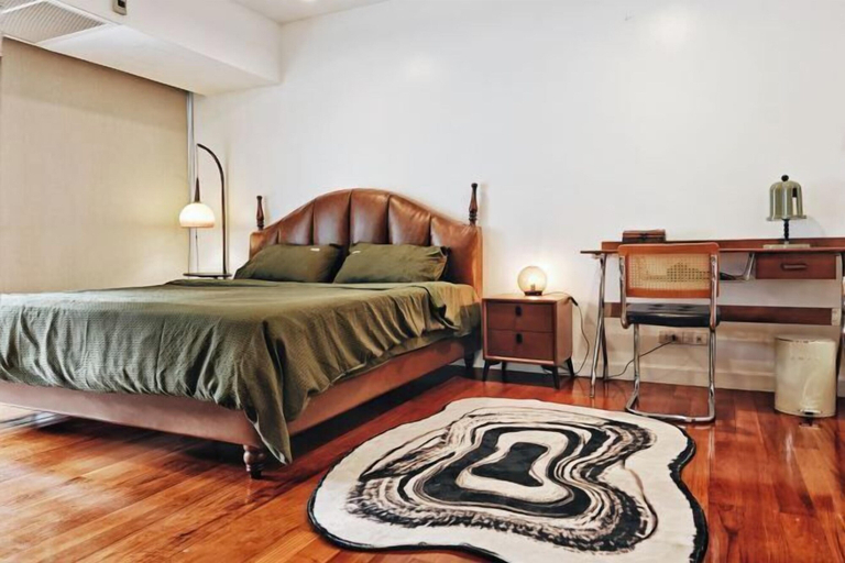 Room 5, 4Br Modern Art Villa with Free Wi-Fi Netflix Vinyl, Wattana
