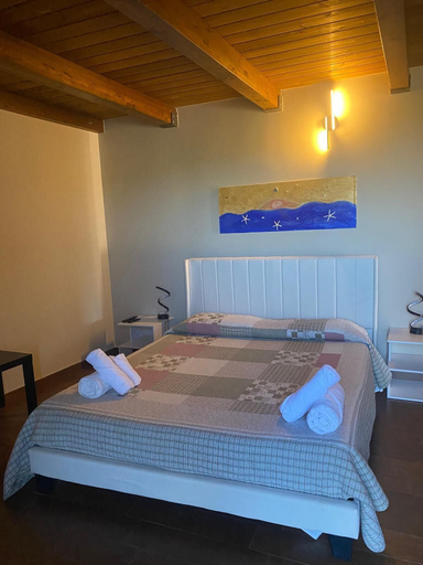 Room 4, Stone House Gebel el Son, Salerno