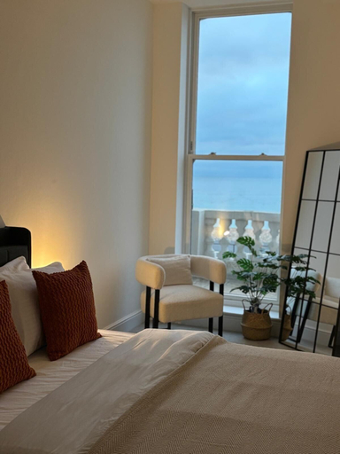 Room 4, Luxury 2 Bed Apt Seaview By Urban Roost, West Sussex