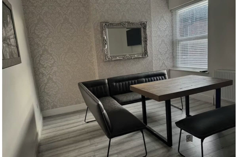 Living area 3, 100 Aigburth, Sefton