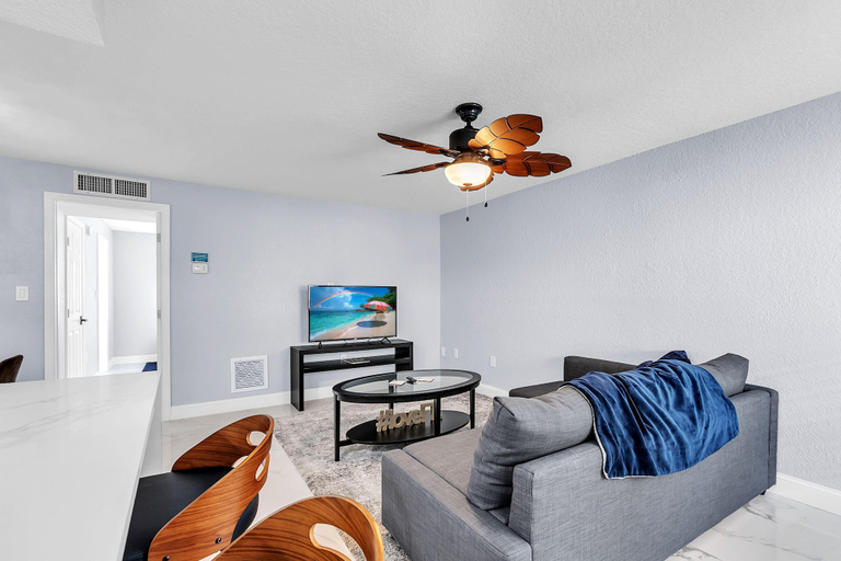 Living area 5, Indian Oaks #7 - Sandy Toes, Pinellas