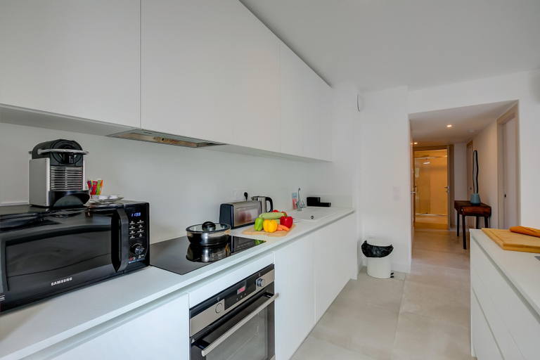 Room 3, L Crin Sainte Maxime 101, Var