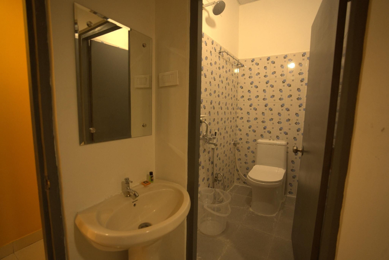 Bathroom, Yellow Bells Signature, Hyderabad