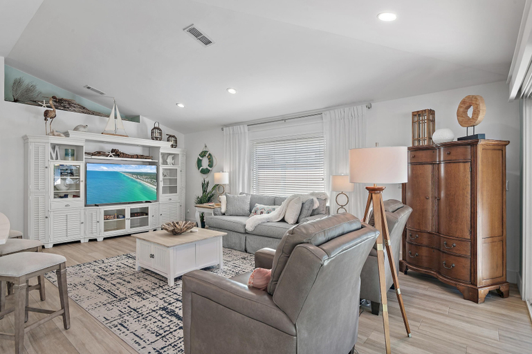 Living area 4, Secret Beach House, Walton