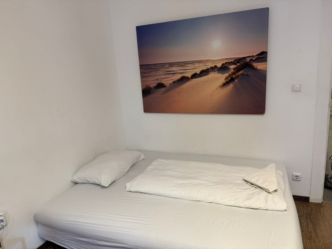 Room 4, Smart 1BR Apt Near Westbahnhof Station, Wien