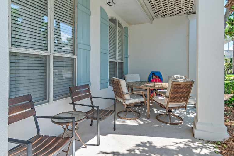Outdoor dining 4, Emerald View, Walton