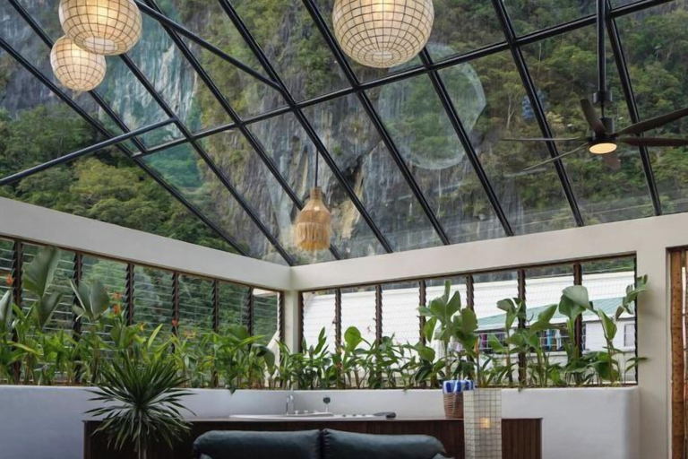 Interior 2, Unique space: The Glass House, El Nido