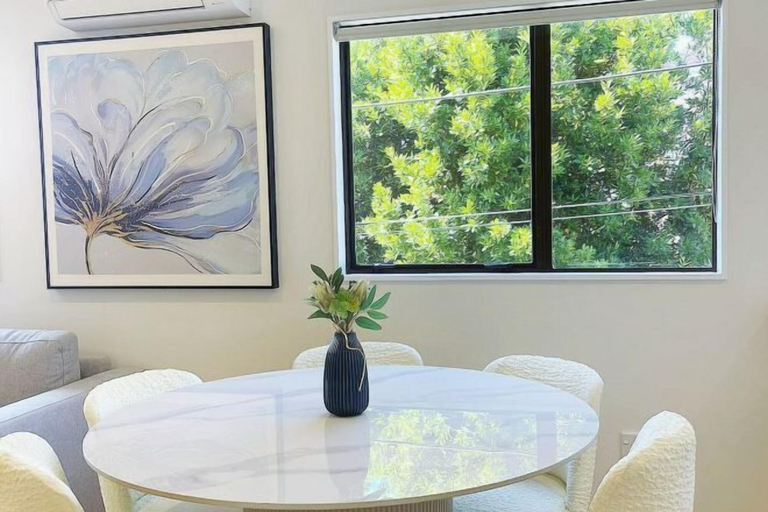 Dining 2, 3Br Villa Near CBD & One Tree Hill, Waitakere