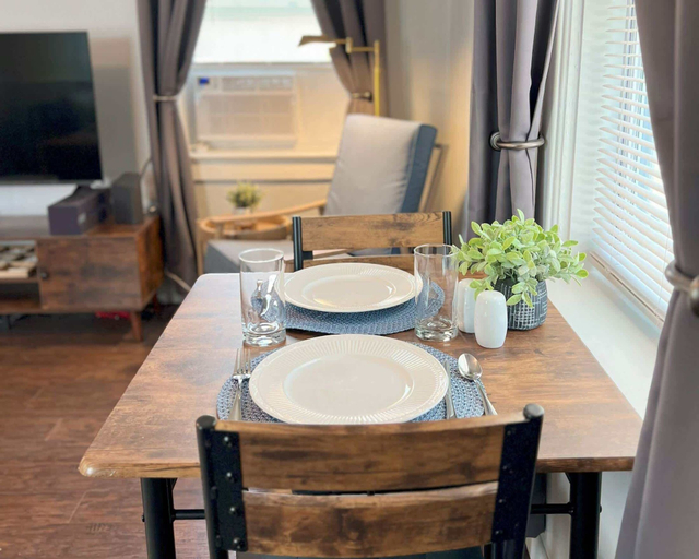 Dining 4, Crestview Cottage For 2, Saint Johns