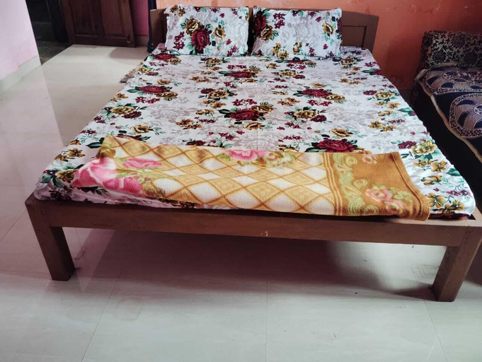 Room 5, Hotel Jangam Eastea Loging, Ratnagiri