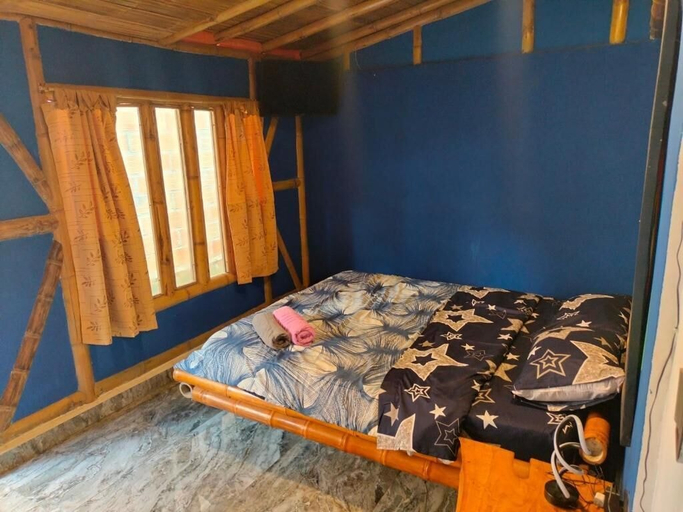 Room 5, Qinti Quetzal, Isnos