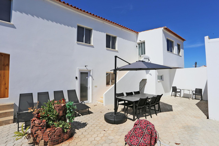Room 3, S 01 - 1 Bed Apartment in Quinta Silvestre, Lagos