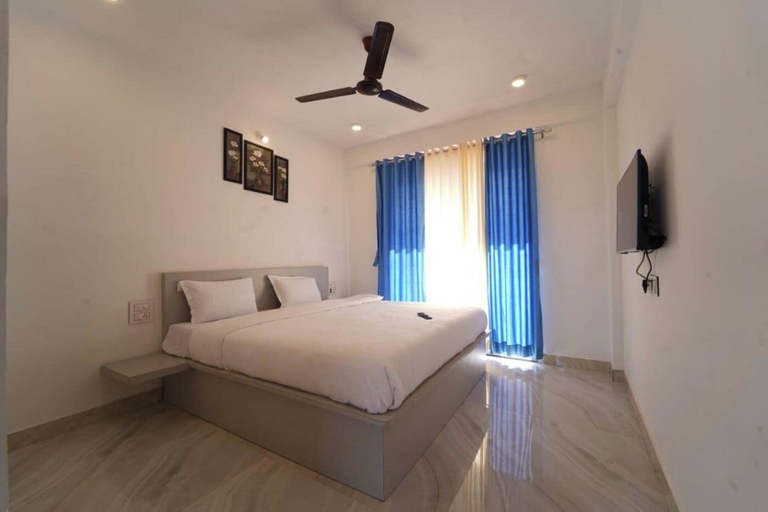 Room 2, Hotel JV Garden, Satara