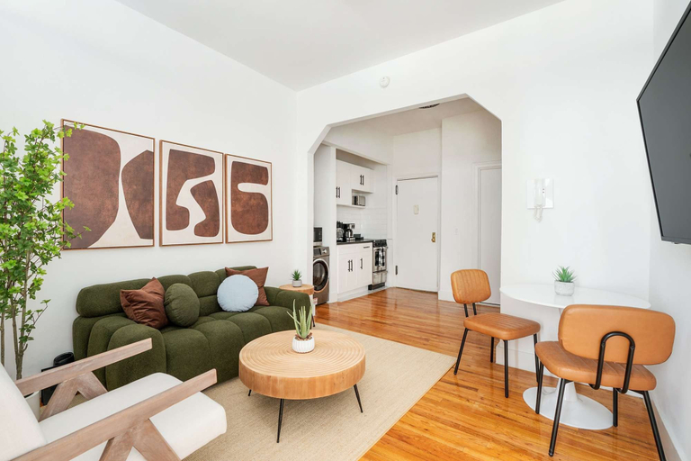 Room 5, 444-1a Beautiful 1BR Midtown West, New York