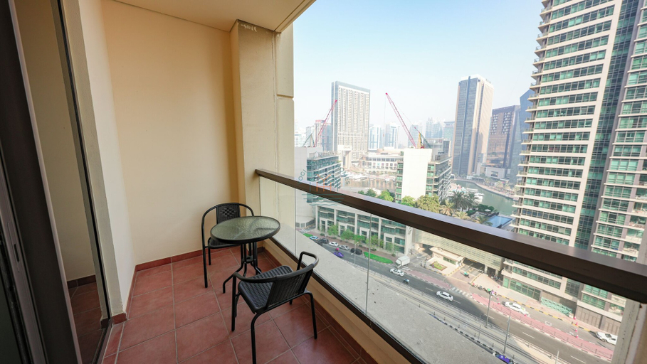Balcony 3, Premium 1 BR Stunning Marina & Sea Views, Dubai