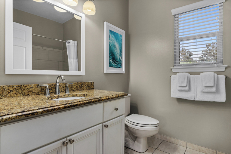 Bathroom 4, Beach Street Cottages, Walton