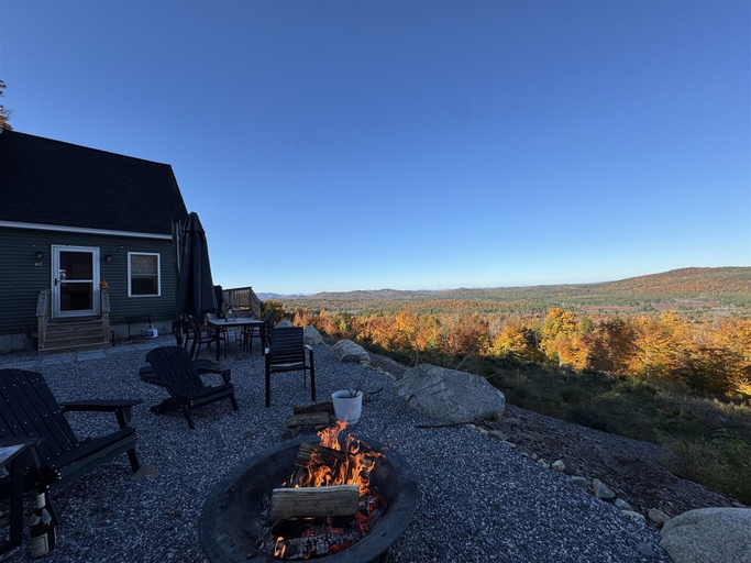 Outdoor dining, Sebago Sunrise Limit 8 3 Bedroom Villa by RedAwning, Cumberland