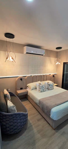 Room 2, Opulenz DraxHall