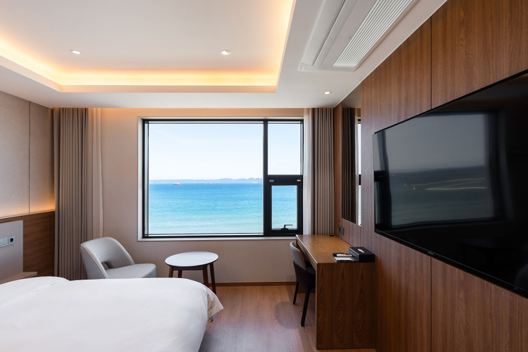 Bedroom 3, Pohang Yeongildae Beach Hotel, Pohang