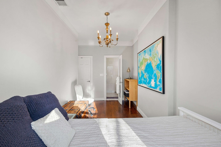 Room 5, Gramercy Manor Triplex w Private Deck Garden, New York