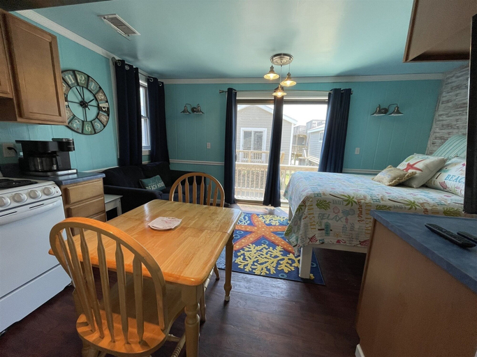 Dining, 34 Sailing In A Gale Studio Bedroom Condo by RedAwning, Dare