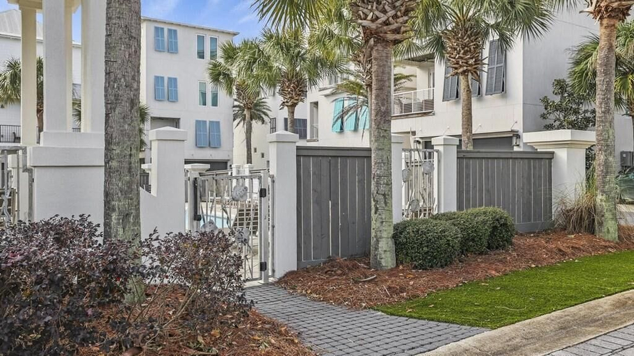 Property grounds 5, Caspian Escape, Walton