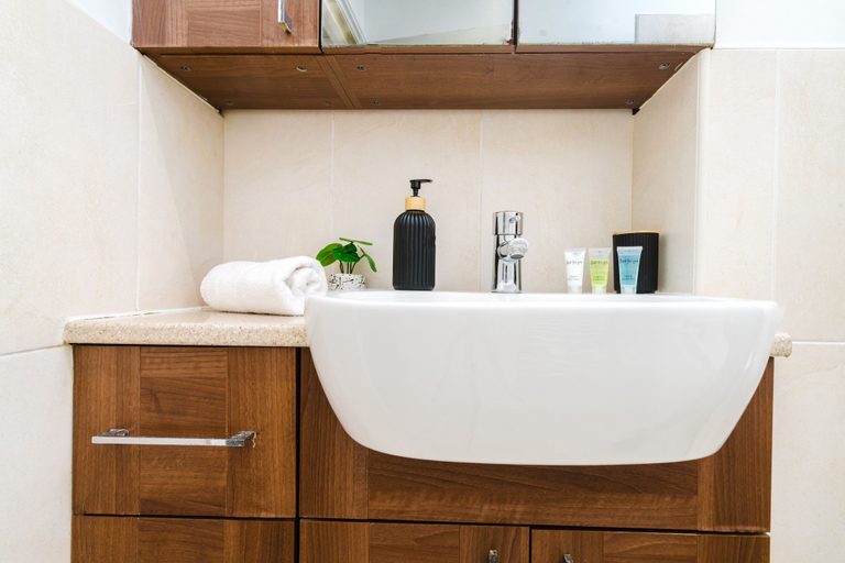 Bathroom 4, Cosy 4-bed - Sleeps 7, Garden & Pet-friendly, Birmingham