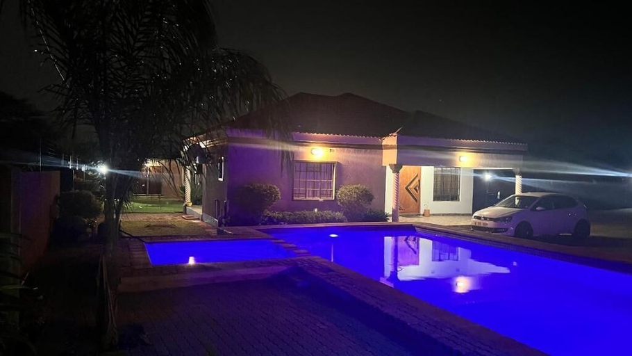 Sport & Beauty 4, Gem Villa Inn, Chobe