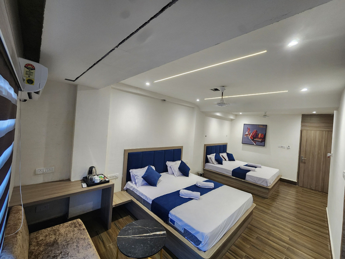 Room 3, Lakhdatar Hotel, Deoghar