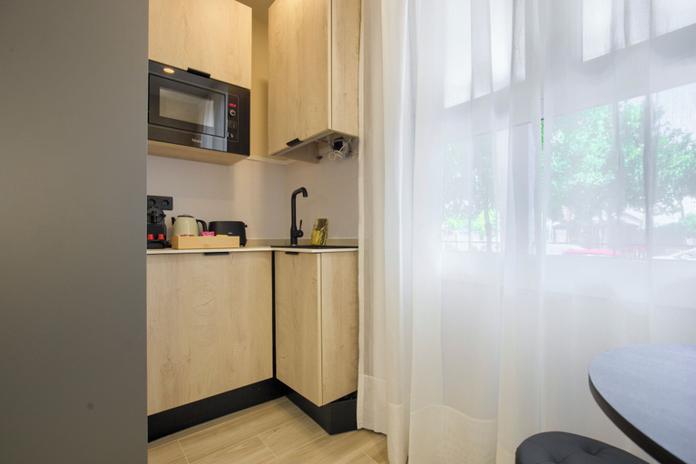 Room 3, Dobo Madrid B90, Madrid