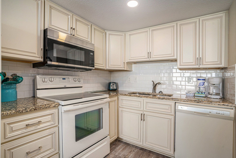 Private kitchen 2, 0804 Waters Edge Resort 1 Bedroom Condo by RedAwning, Georgetown