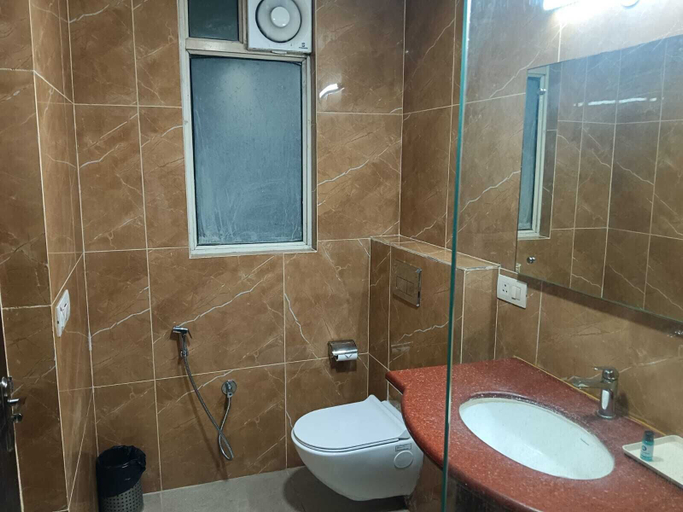 Bathroom 3, Hotel Lohmod, Delhi