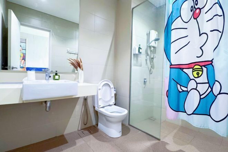 Bathroom, Doraemon @ Hyde Towel Duplex Fully AiCON 2BR, Shah Alam