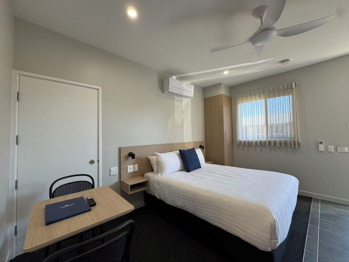 Room 4, Avenue West Studio Units, Toowoomba - North-West