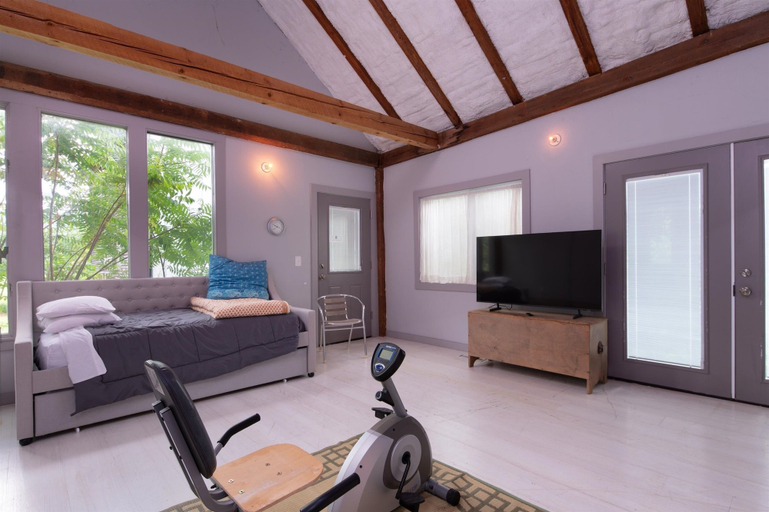 Room 4, Village House 3 Bedroom Home, Washington
