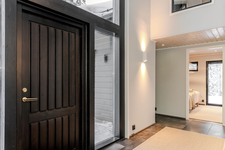 Property entrance, Villa Ailo - Quality Villa with Sauna & Jacuzzi, Northern Ostrobothnia