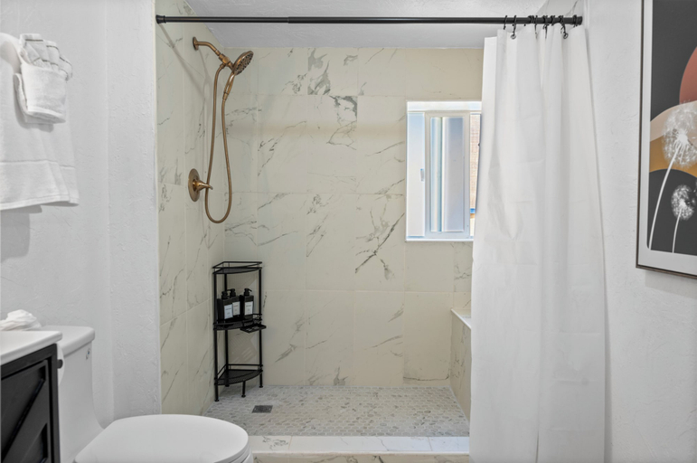 Bathroom 2, Luxury Studio Escape - Trails & Views, San Bernardino