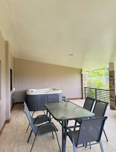 Terrace/patio, Earl's Villa, Pili
