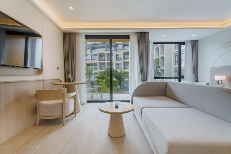 Living room, Pool View Condo 2204, Wyndham Garden Resort, Pulau Phuket
