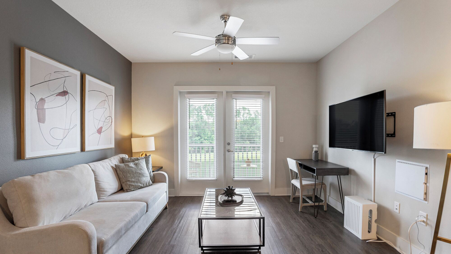 Room 2, Landing Apartments - Freeport, Walton