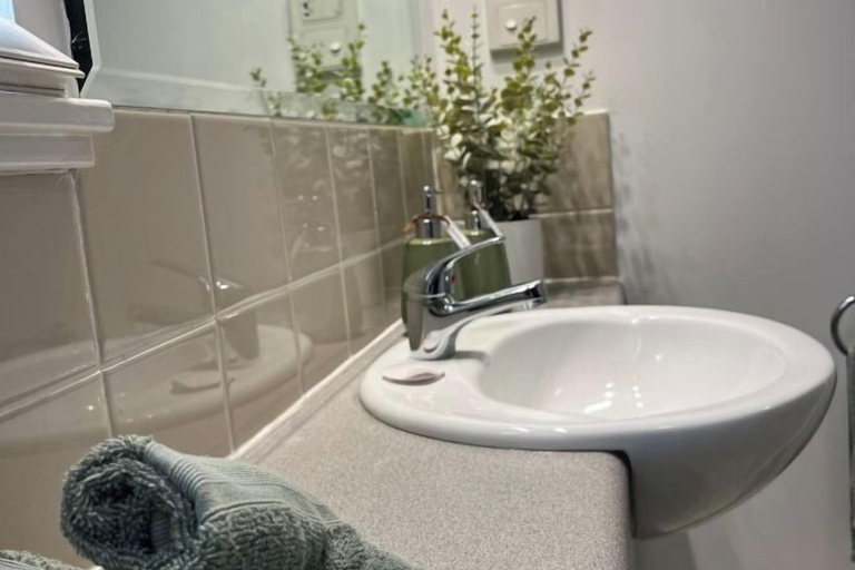 Bathroom 4, Mounts Bay Stay 2 Bedroom Apt - Kings Park - Free Parking, Perth