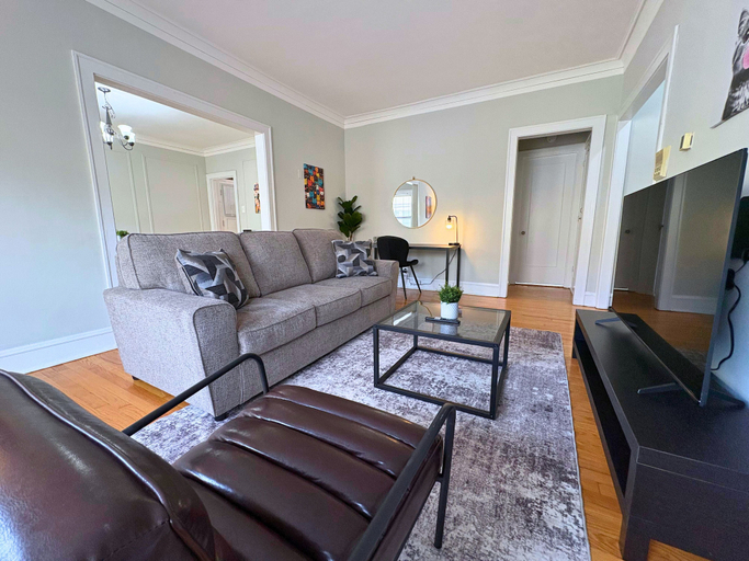 Living area 4, Charming 1BR in Evanston - Hinman B3, Cook